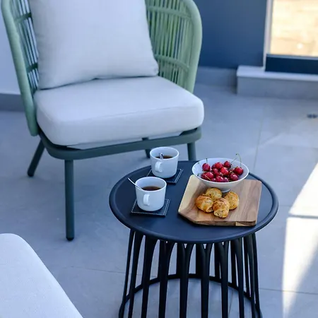 Artemis 205 - Seaside Stories * Livadhia