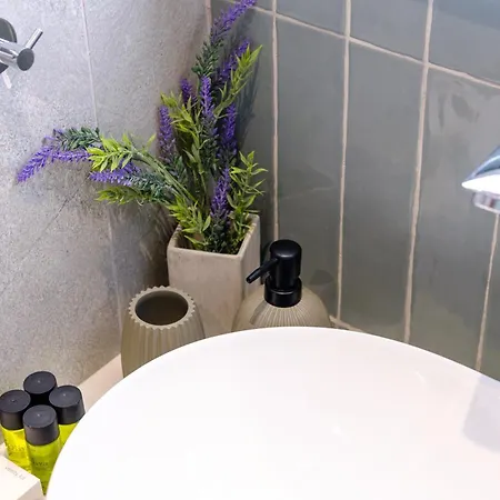 Artemis 205 - Seaside Stories * Livadhia