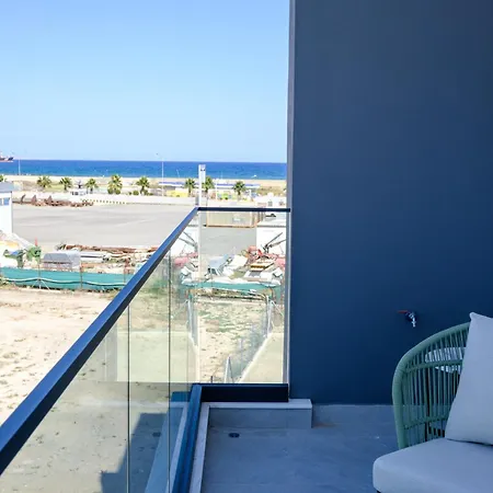 Artemis 205 - Seaside Stories * Livadhia