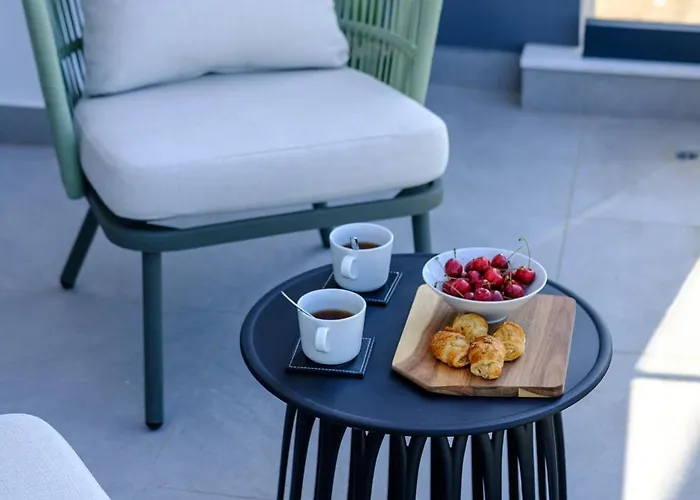 Artemis 205 - Seaside Stories * Livadhia