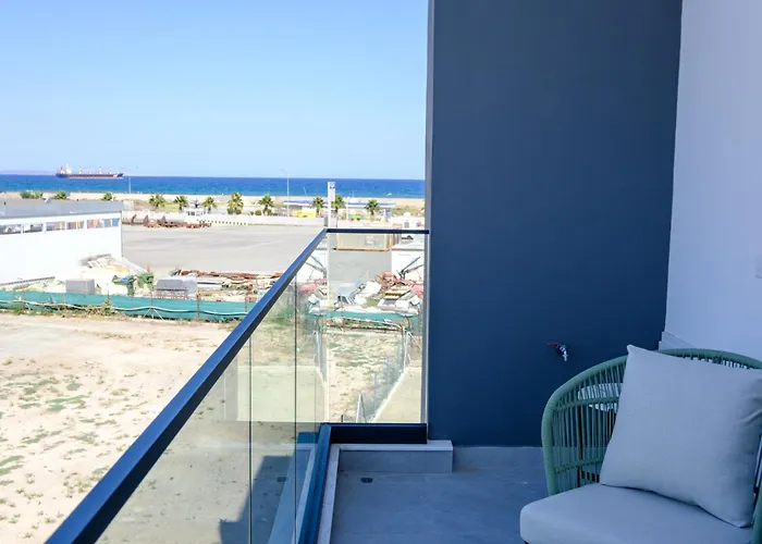 Artemis 205 - Seaside Stories * Livadhia