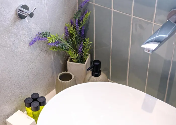 Artemis 205 - Seaside Stories * Livadhia